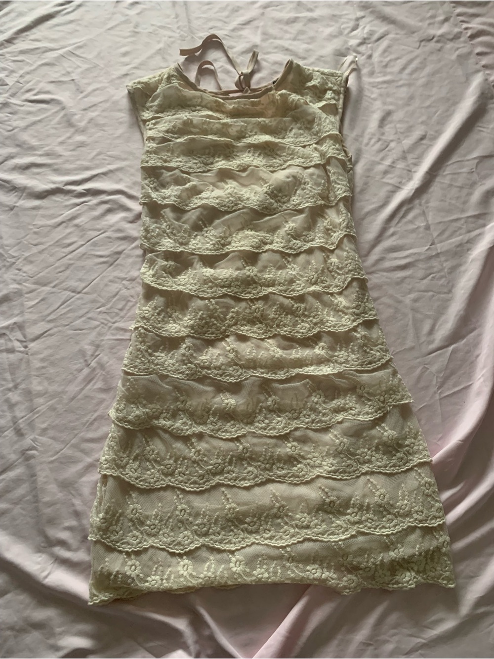 Sleeveless Lace Tiered backless Dress in Light Cream